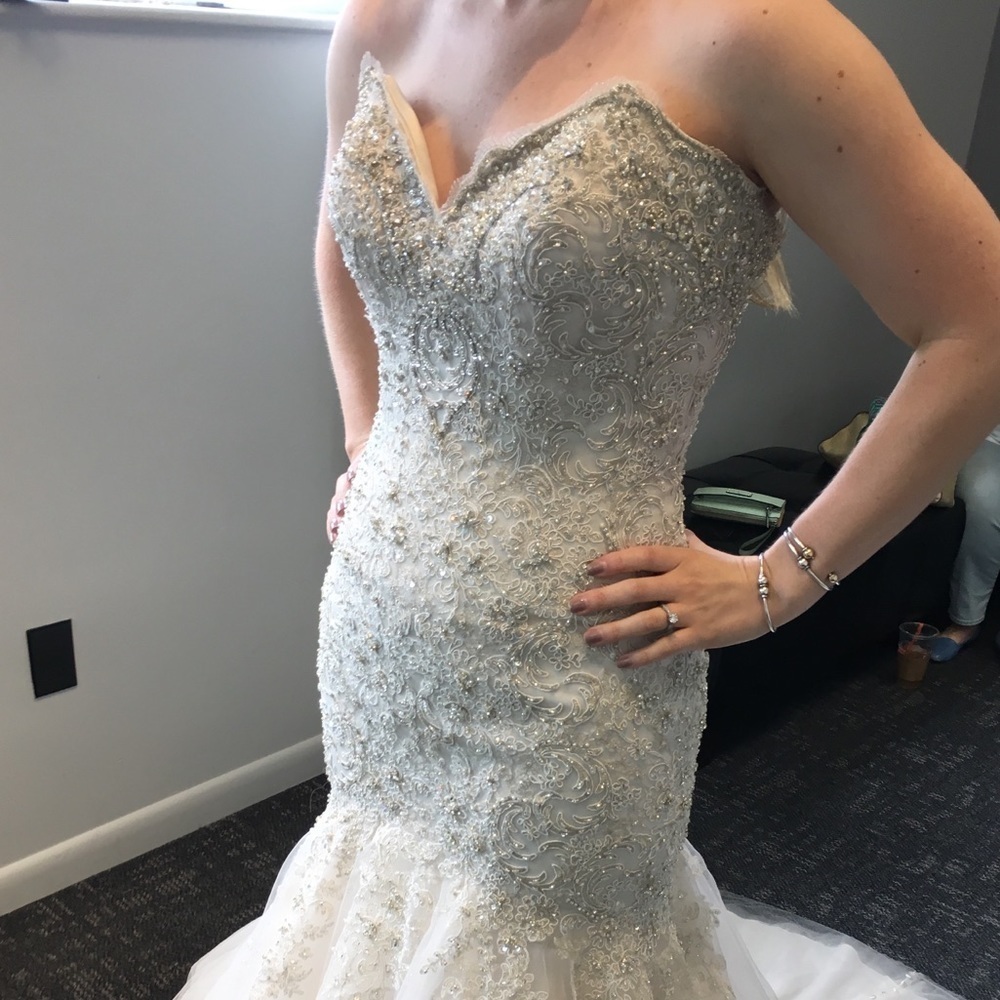 Liv Harris wedding gown - Picture 6 of 8